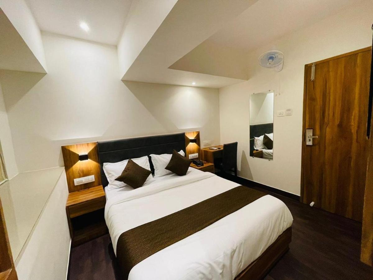 Hotel Hilton Suites ムンバイ エクステリア 写真