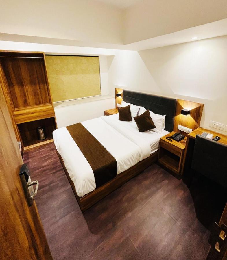 Hotel Hilton Suites ムンバイ エクステリア 写真