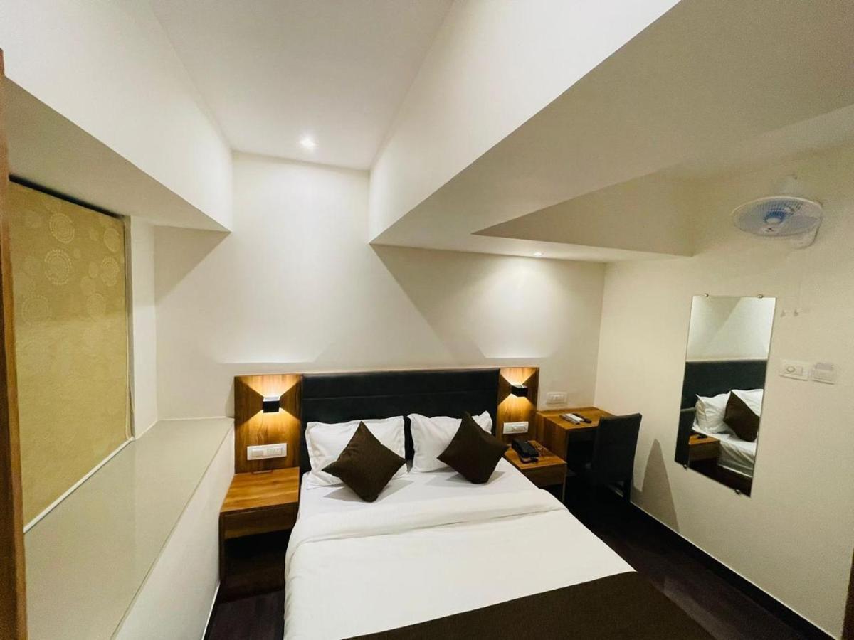 Hotel Hilton Suites ムンバイ エクステリア 写真