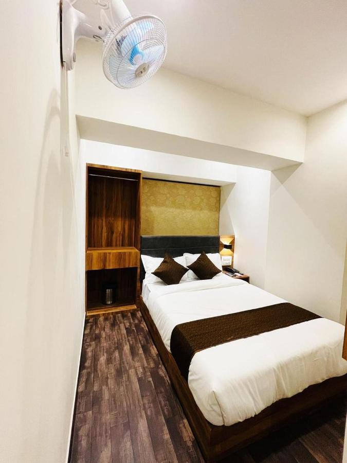 Hotel Hilton Suites ムンバイ エクステリア 写真